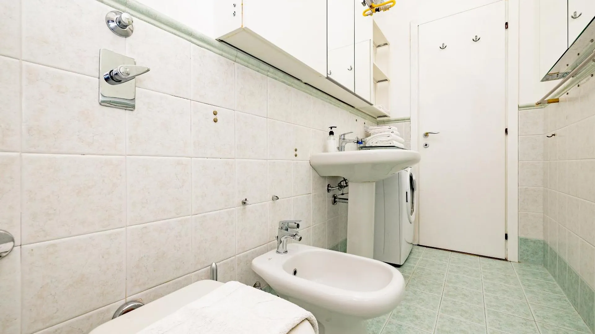 Minimal Apartment Near Bocconi University Milan