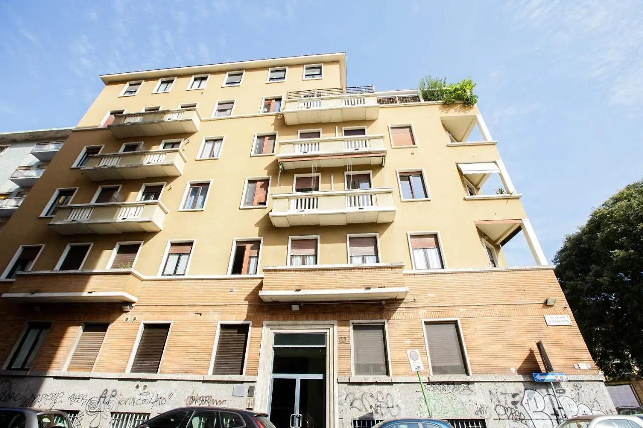 Minimal Apartment Near Bocconi University Mailand