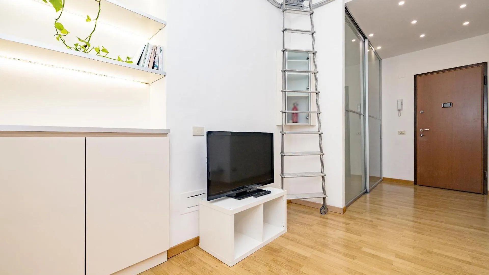 Minimal Apartment Near Bocconi University Mailand Italien