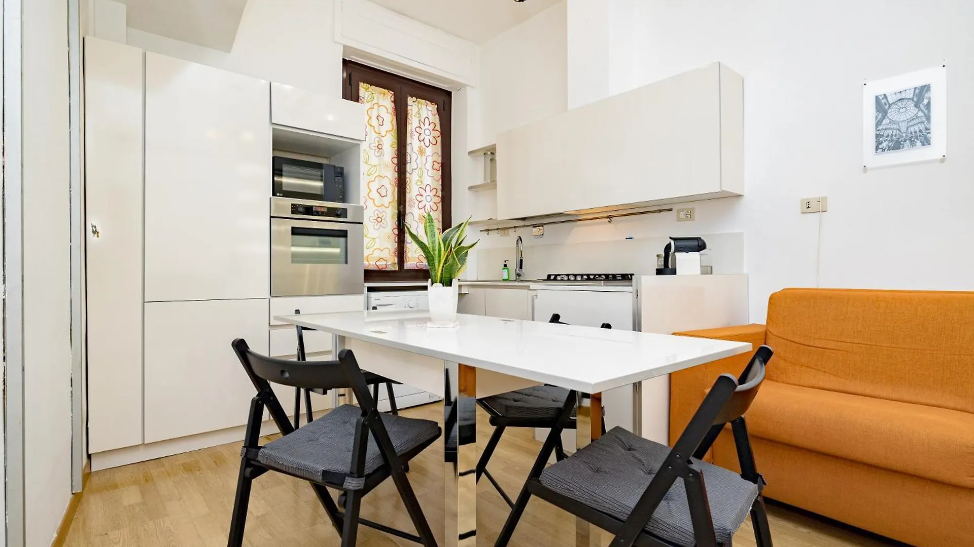 Minimal Apartment Near Bocconi University Mailand