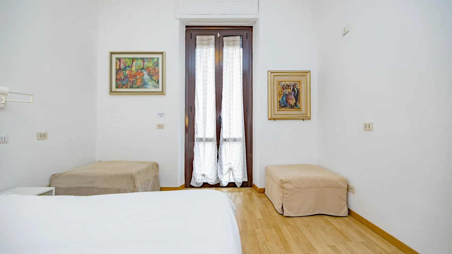 Minimal Apartment Near Bocconi University Mailand