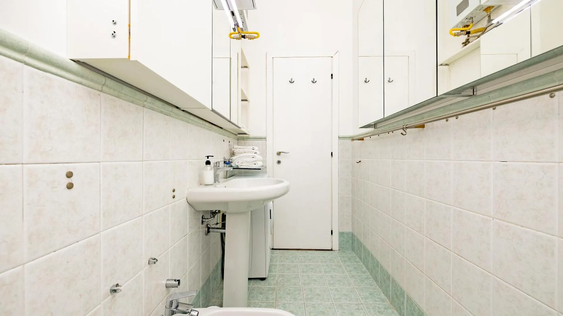 Minimal Apartment Near Bocconi University Mailand