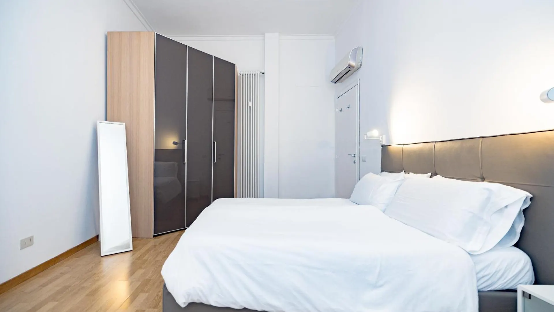Minimal Apartment Near Bocconi University Mailand