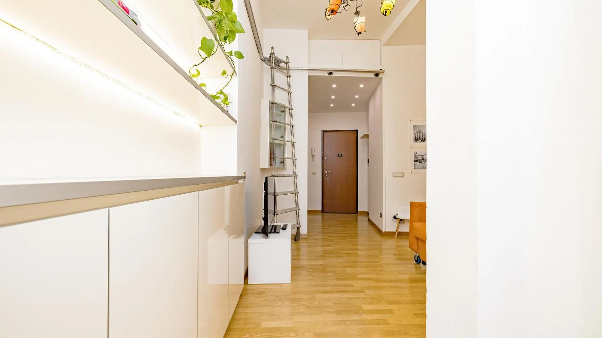 Minimal Apartment Near Bocconi University Mailand