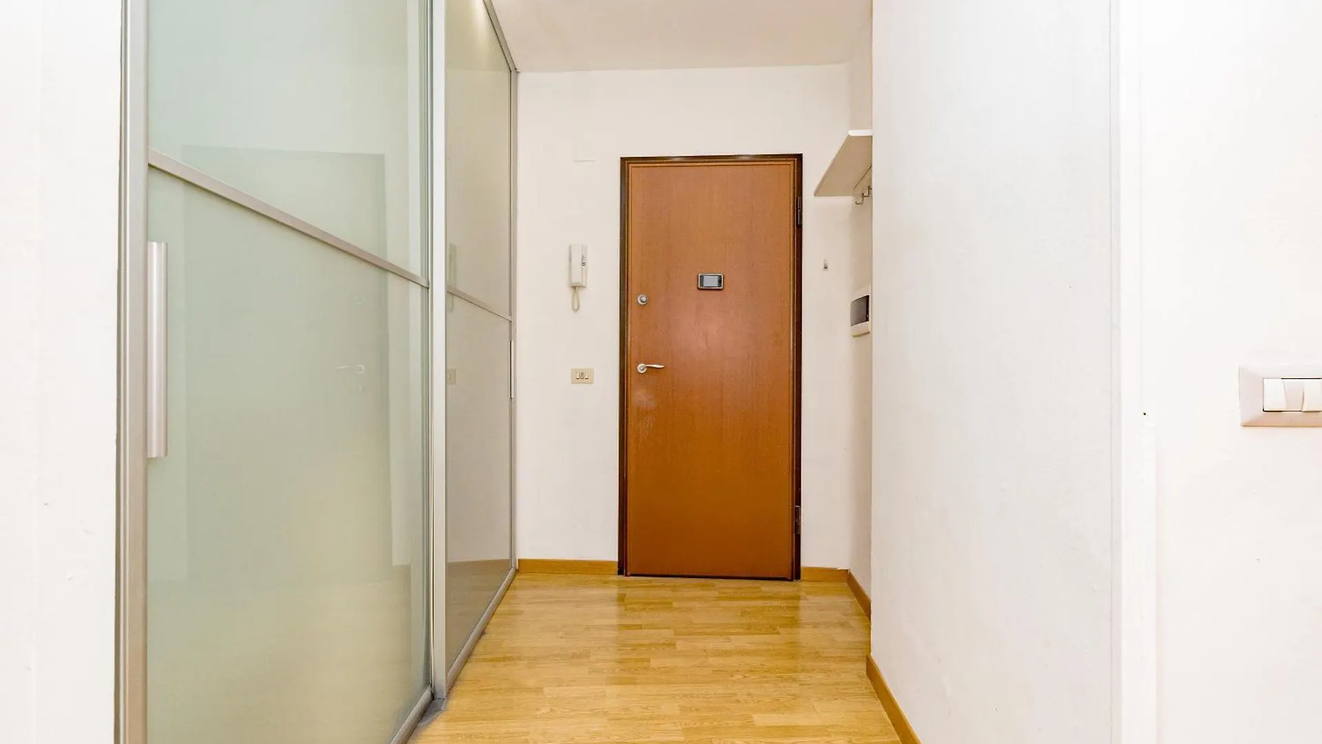 Minimal Apartment Near Bocconi University Mailand